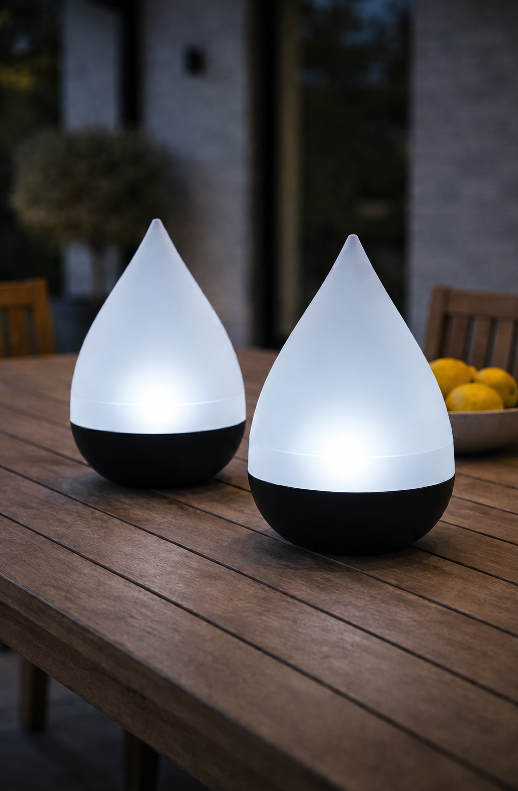 Lampe de table AURA à panneaux solaires