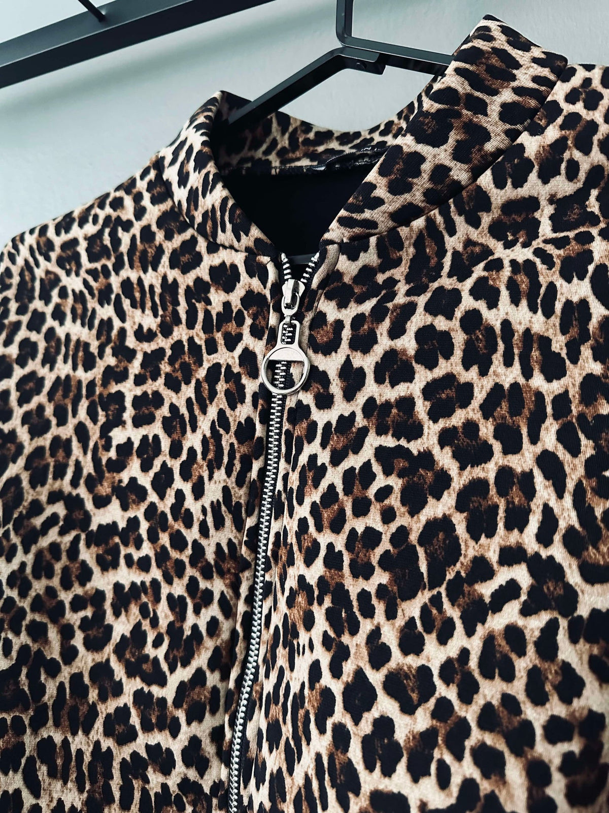 Veste léopard cool
