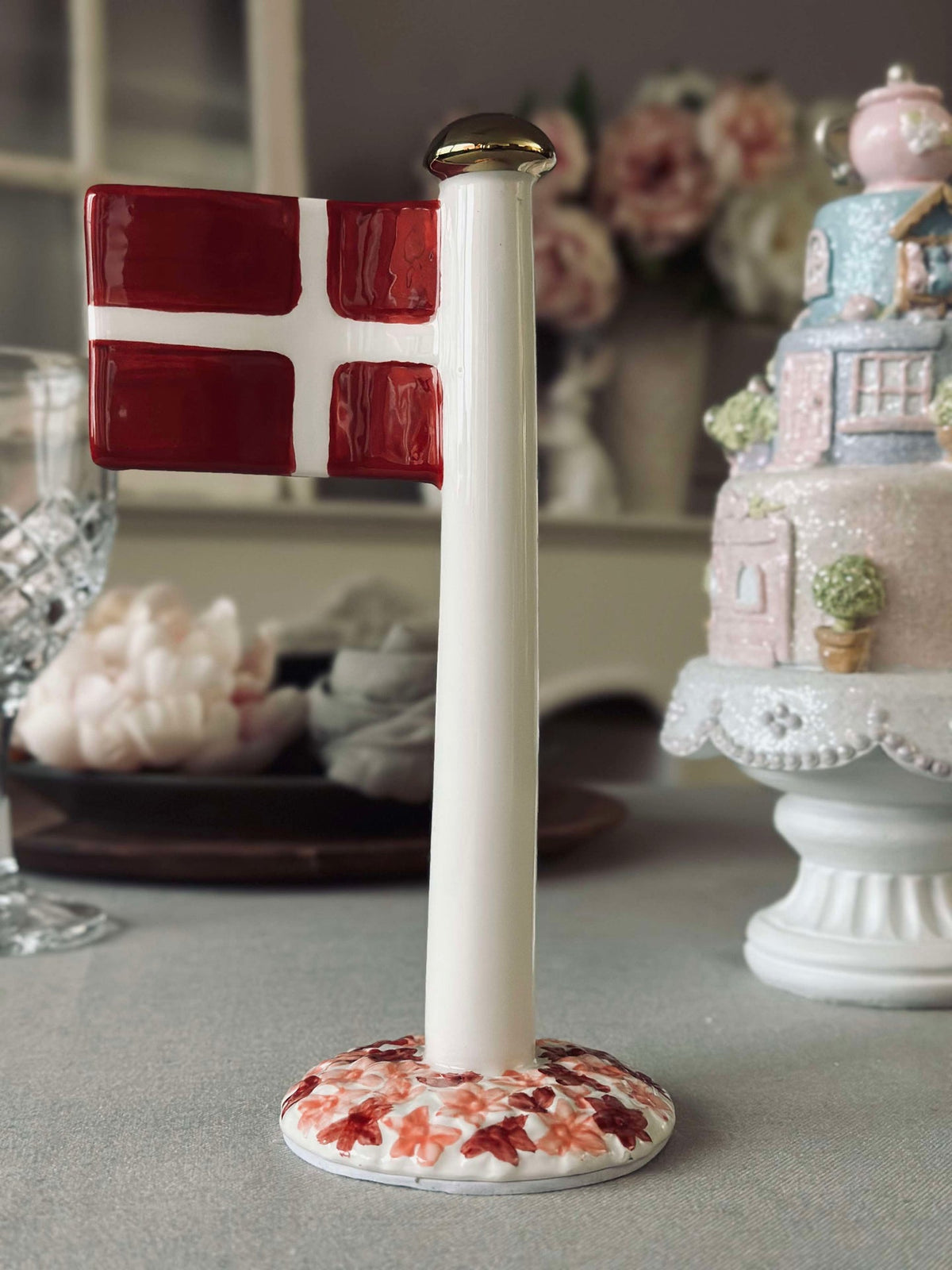 Drapeau en céramique – Dannebrog avec socle rose