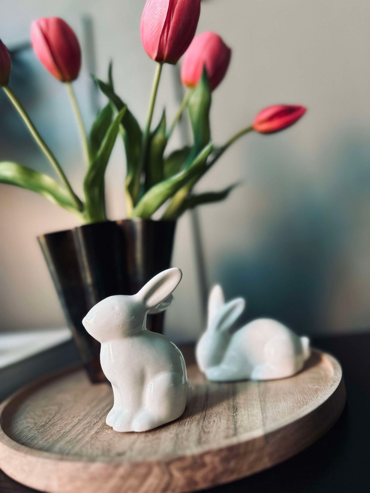 Lapin en porcelaine blanche - Assis