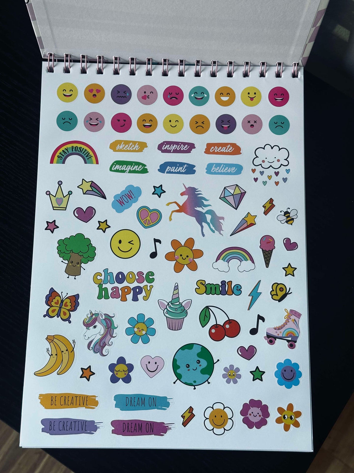 Bloc de dessin avec stylos gel - mélange de couleurs