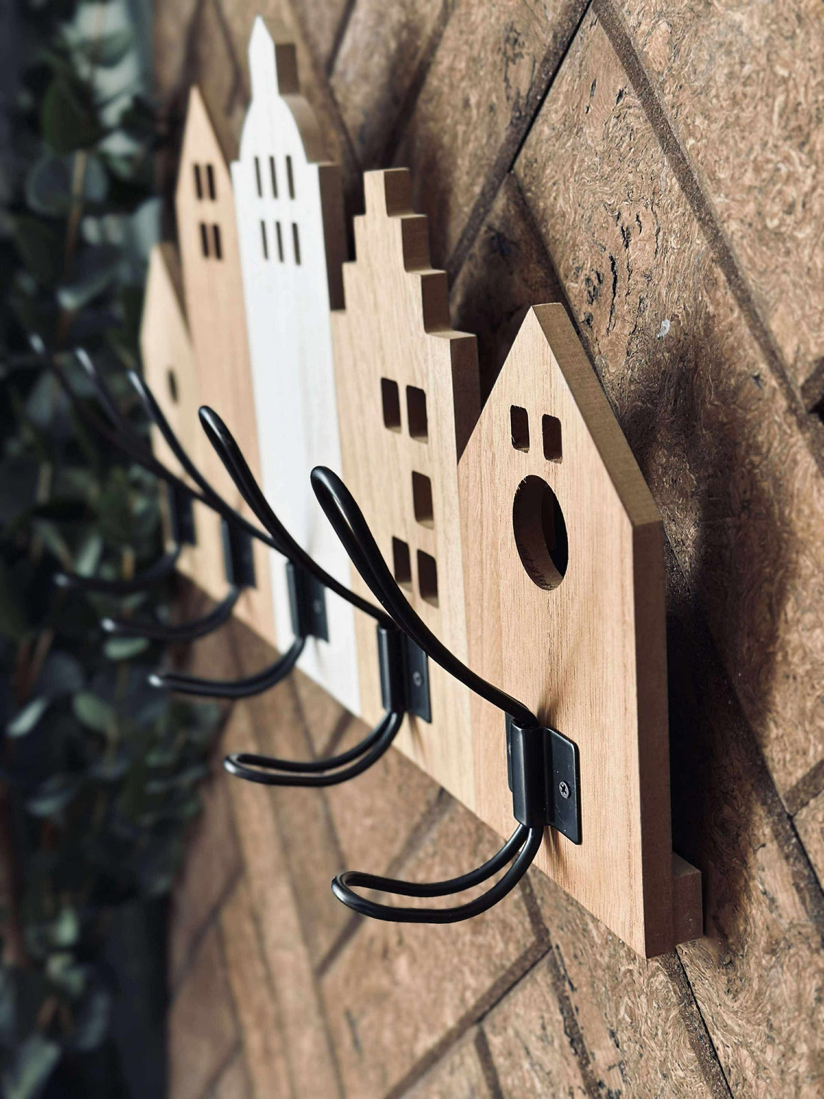 Porte-manteaux avec maisons