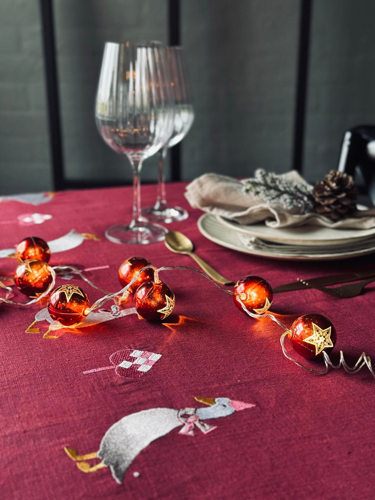 Guirlande lumineuse avec petites boules de Noël