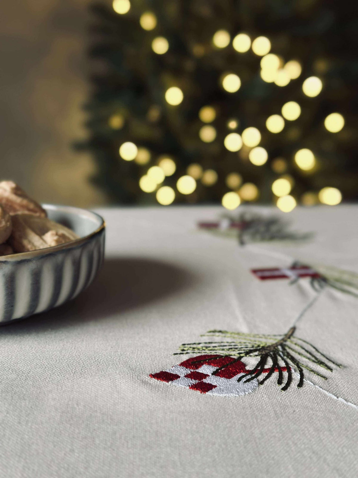 Nappe de Noël 140 x 240 - Noël danois avec drapeaux et cœurs de Noël