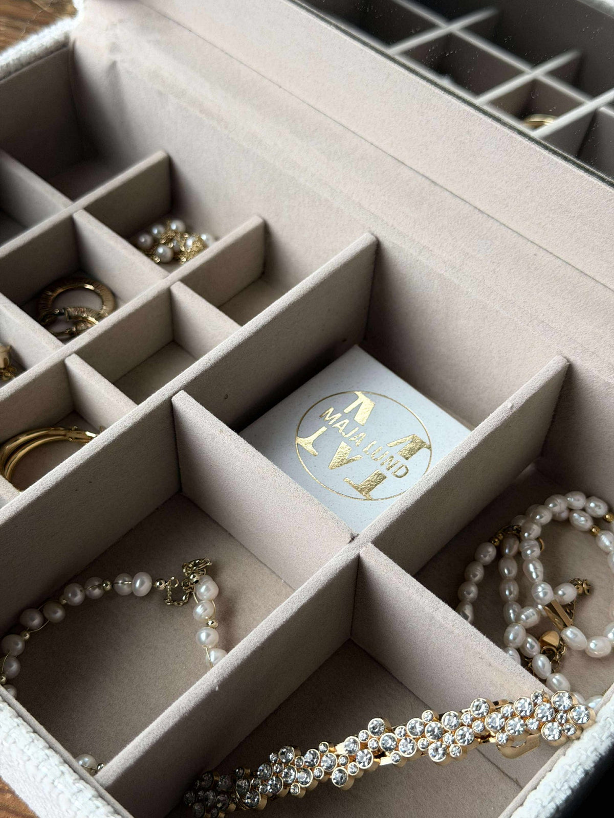 Boîte à bijoux avec nœud