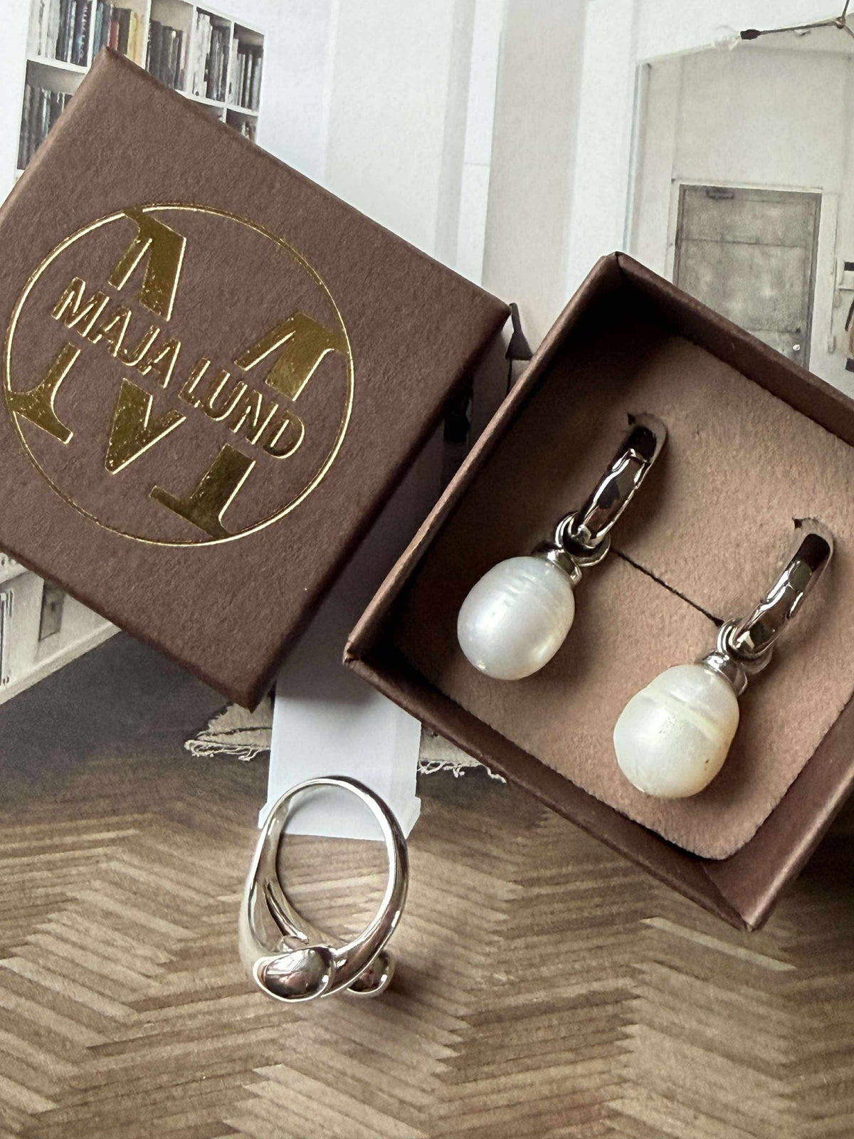 Boucles d’oreilles Signe - avec perles d’eau douce - plaquées rhodium