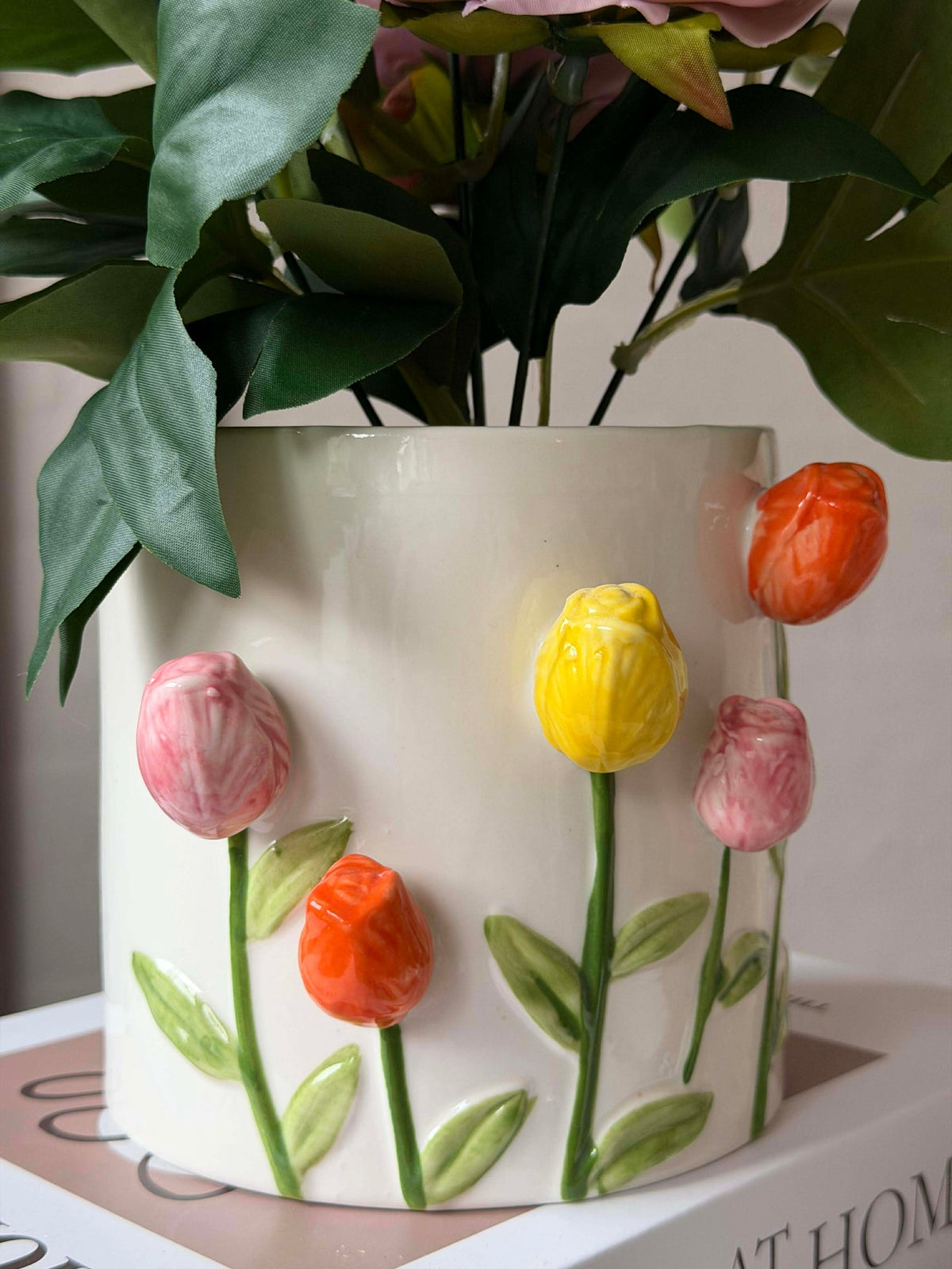 Cache-pot avec tulipes - plusieurs tailles