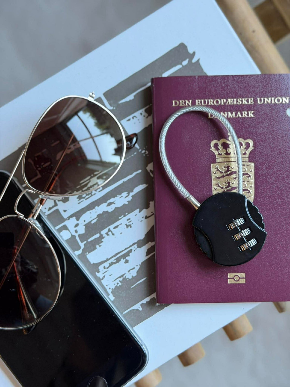Cadenas de valise avec câble
