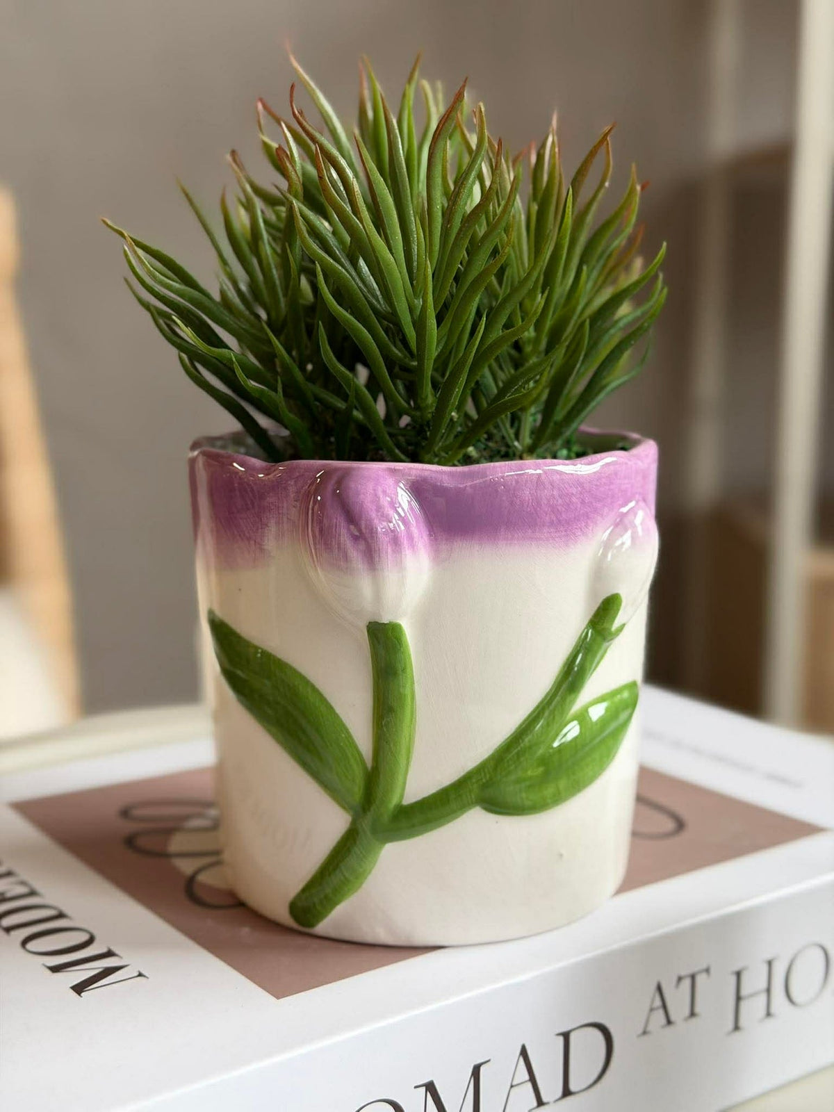Cache-pot avec tulipe - Plusieurs couleurs