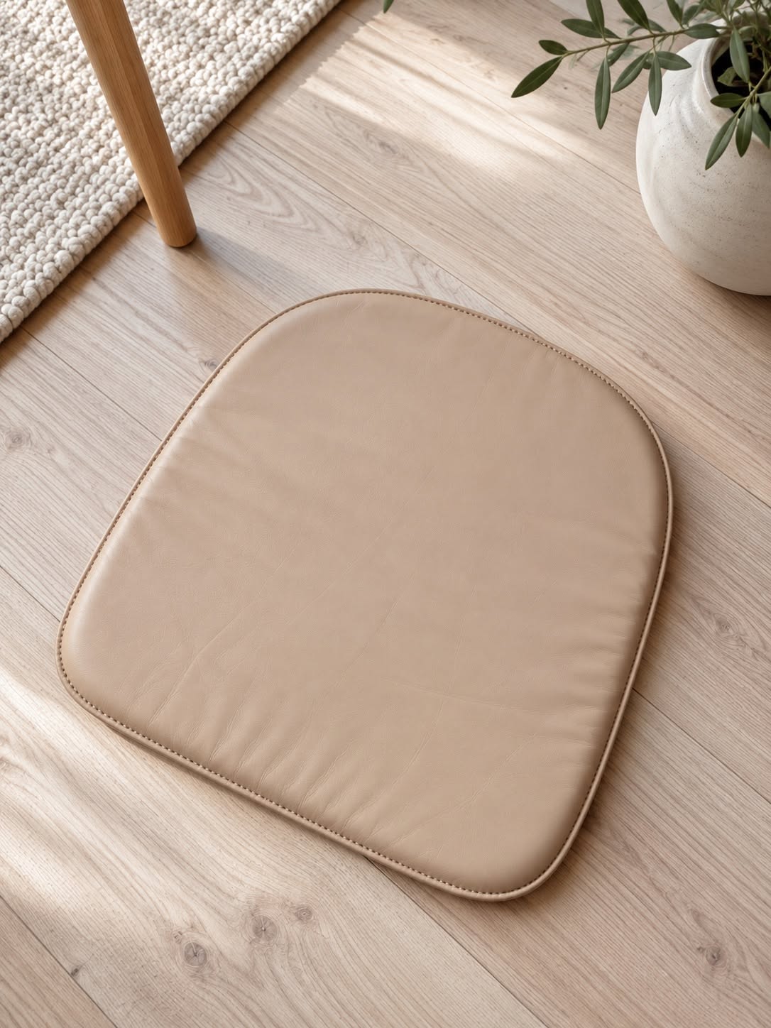Coussin de chaise HAY - peau d’agneau sable