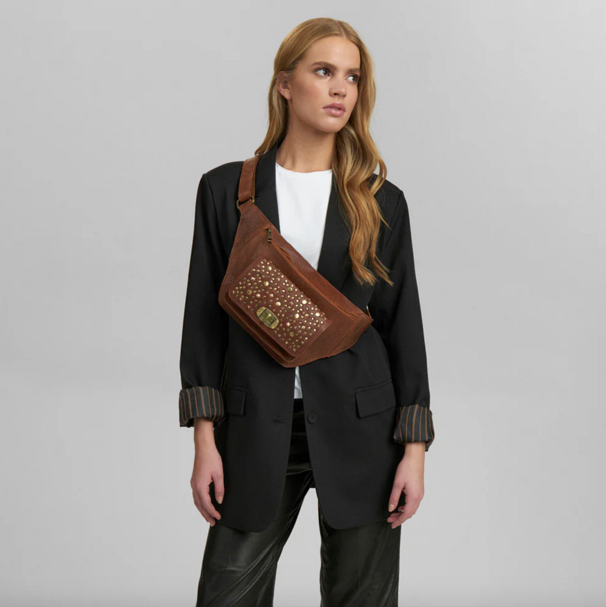 Bumbag avec clous - Cognac