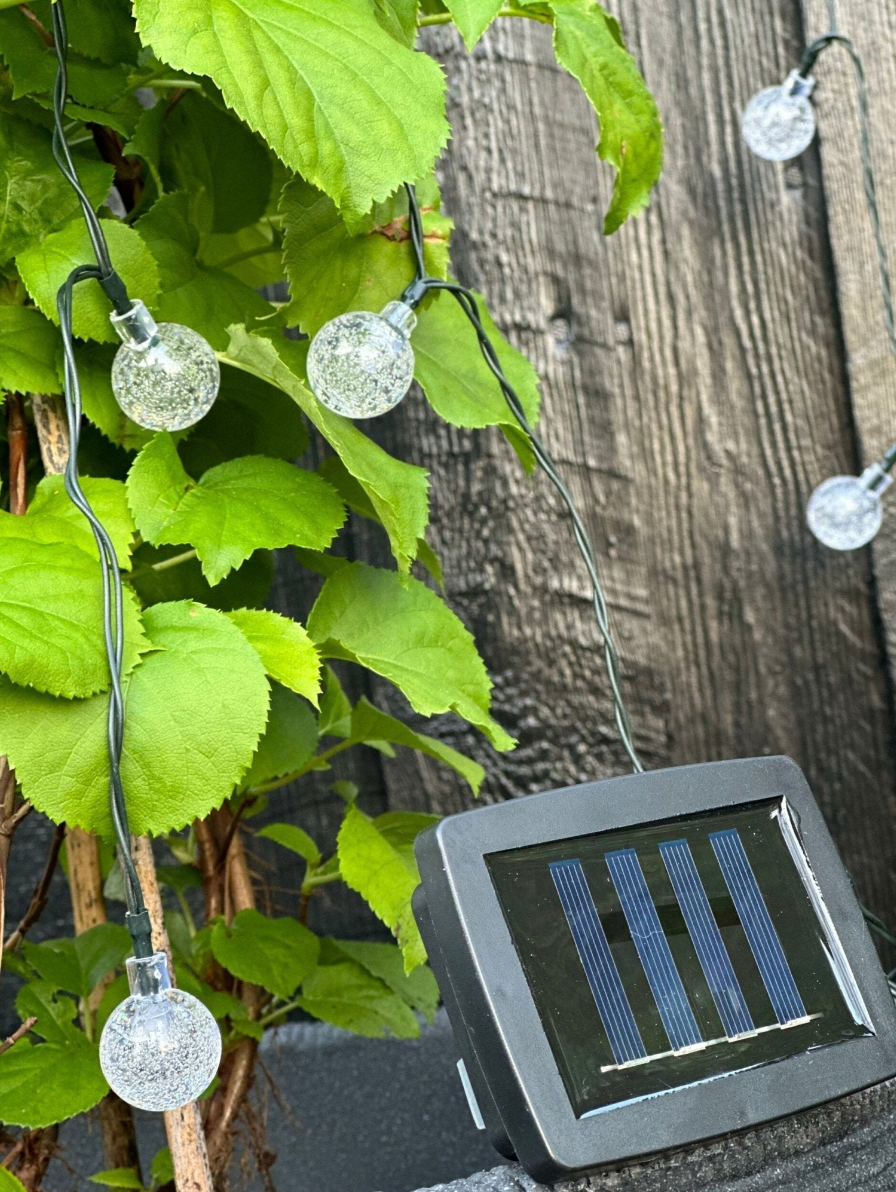 Guirlande lumineuse Bella avec panneaux solaires - 50 LED