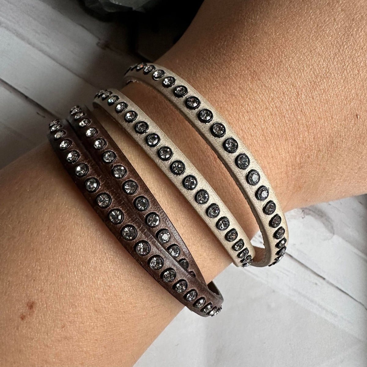 Armbånd Beige m. Swarowski sten - VIAMAJA.DK