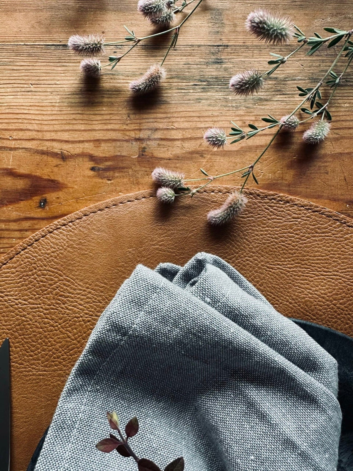 Dækkeserviet Rund – Vendbar Cognac / Natur - VIAMAJA.DK