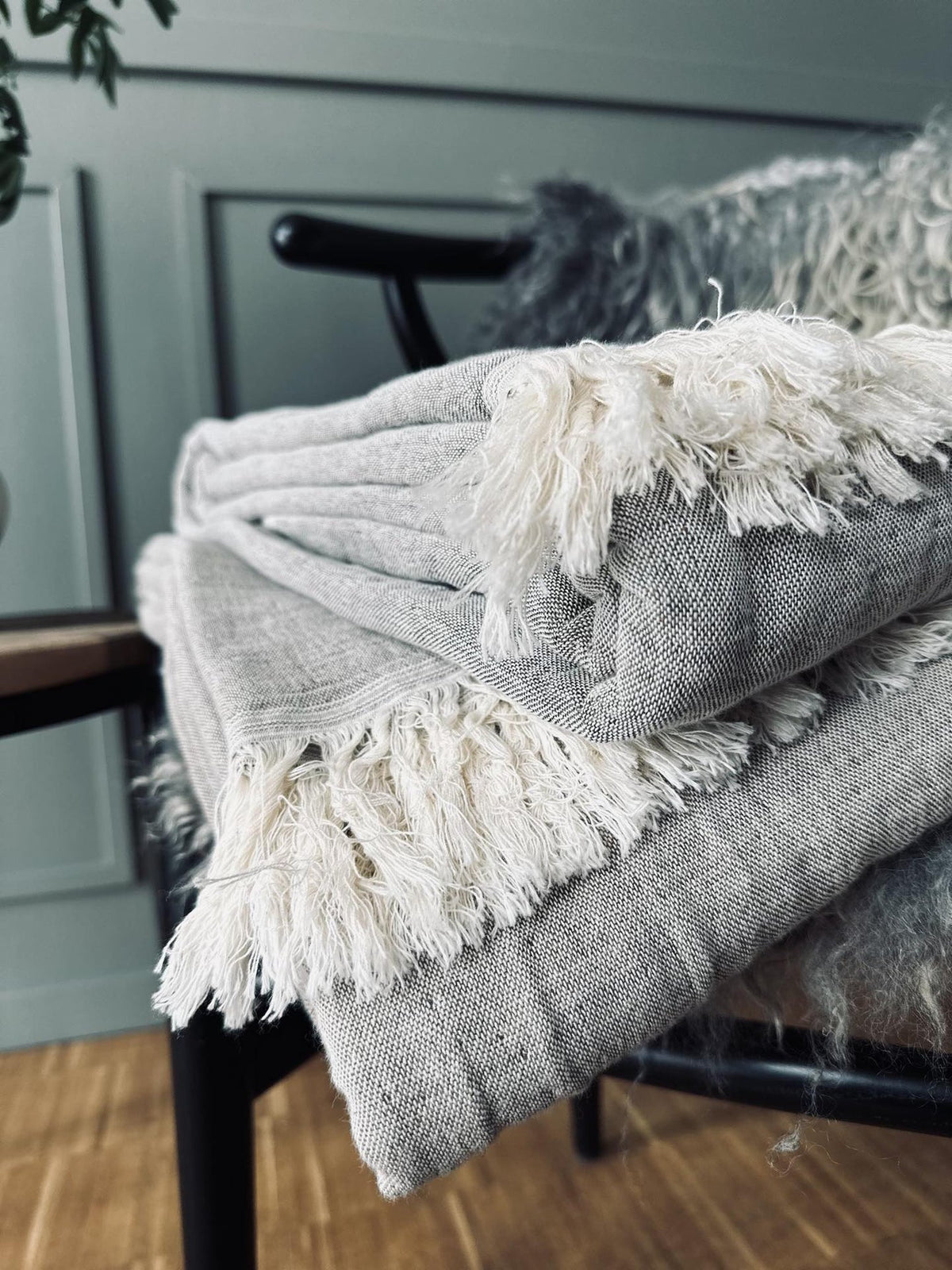 Plaid vævet med kork – Nature grey mix - VIAMAJA.DK