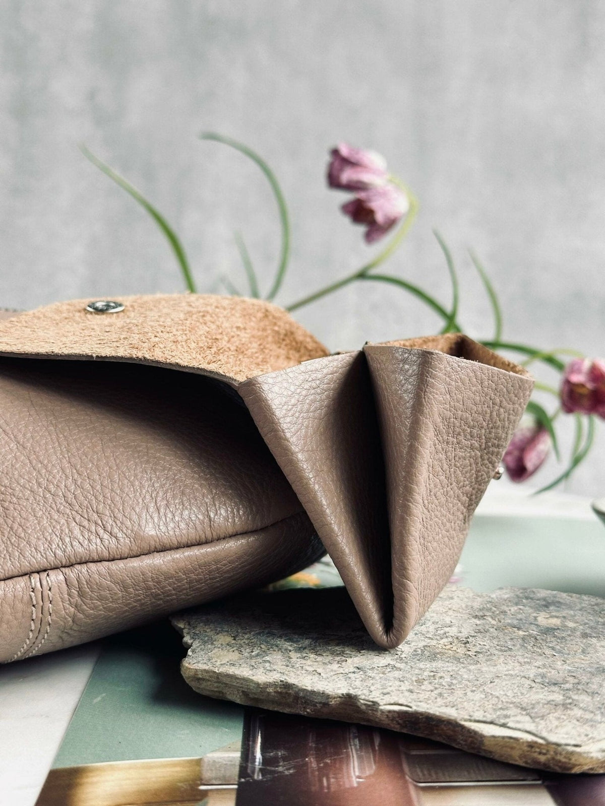 Pung Aura small dusty taupe - VIAMAJA.DK