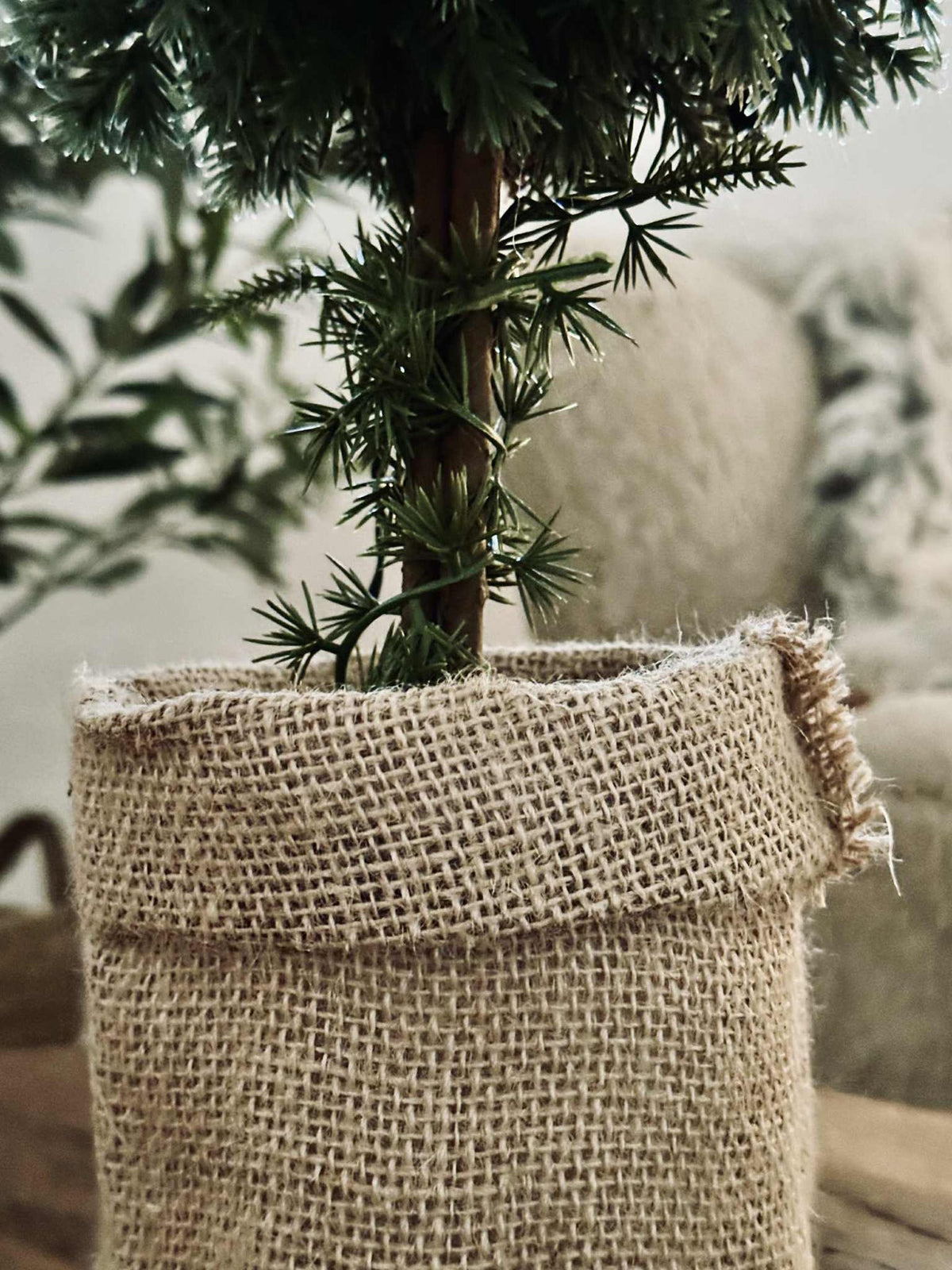 Sapin avec guirlande lumineuse - 36 cm.
