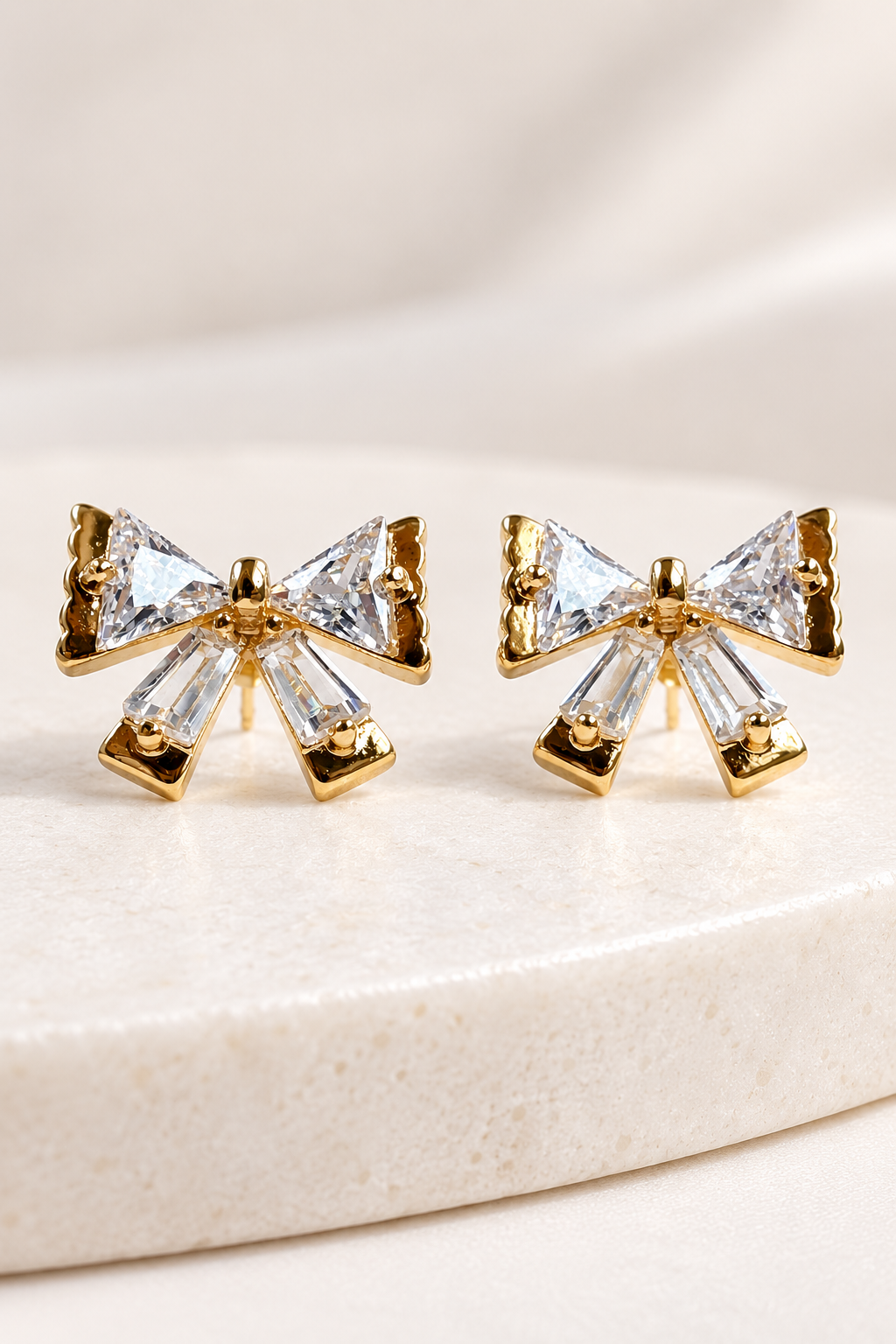 Boucles d’oreilles ARIELLE avec nœud et zircones
