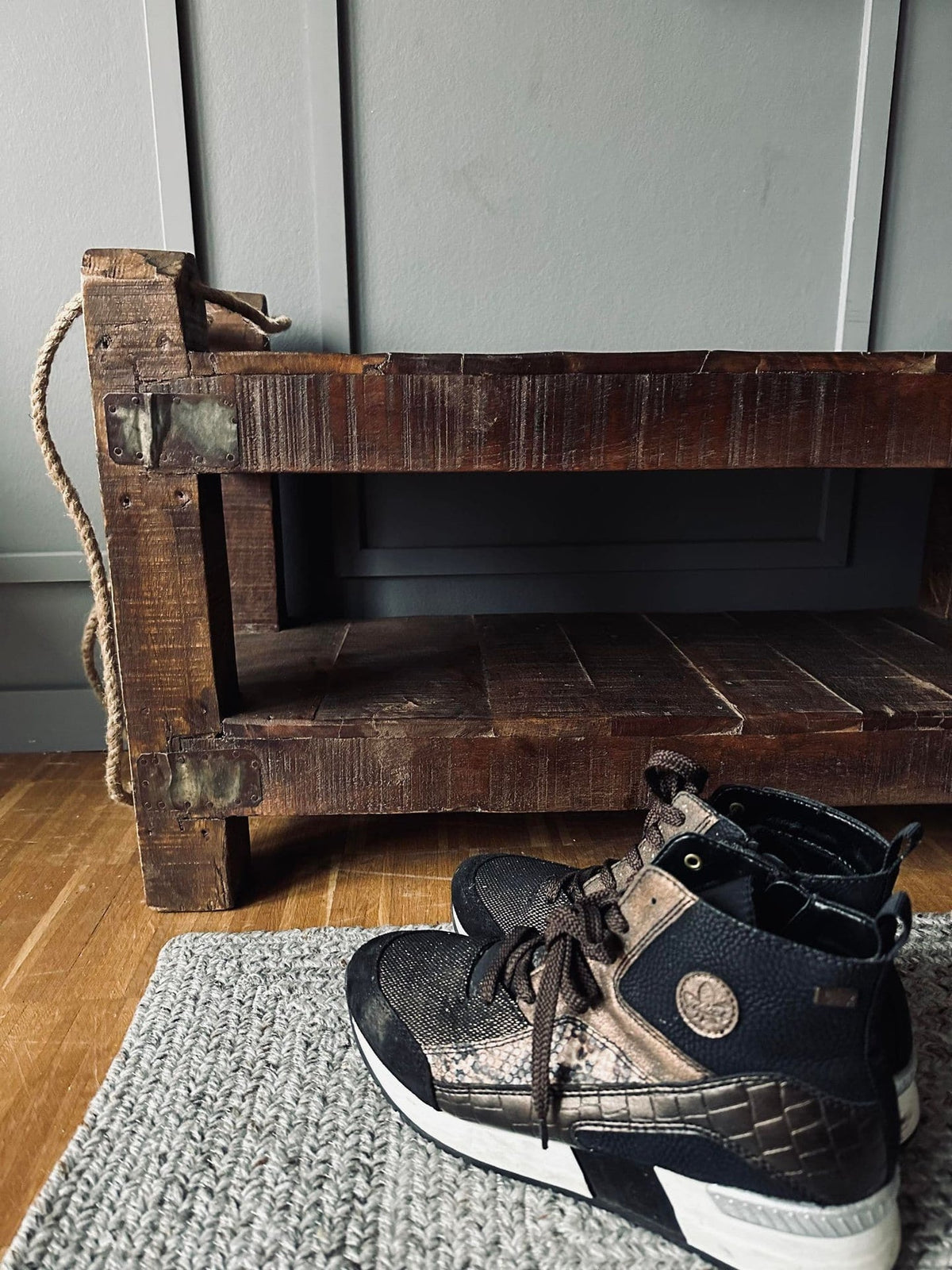Meuble à chaussures en bois recyclé