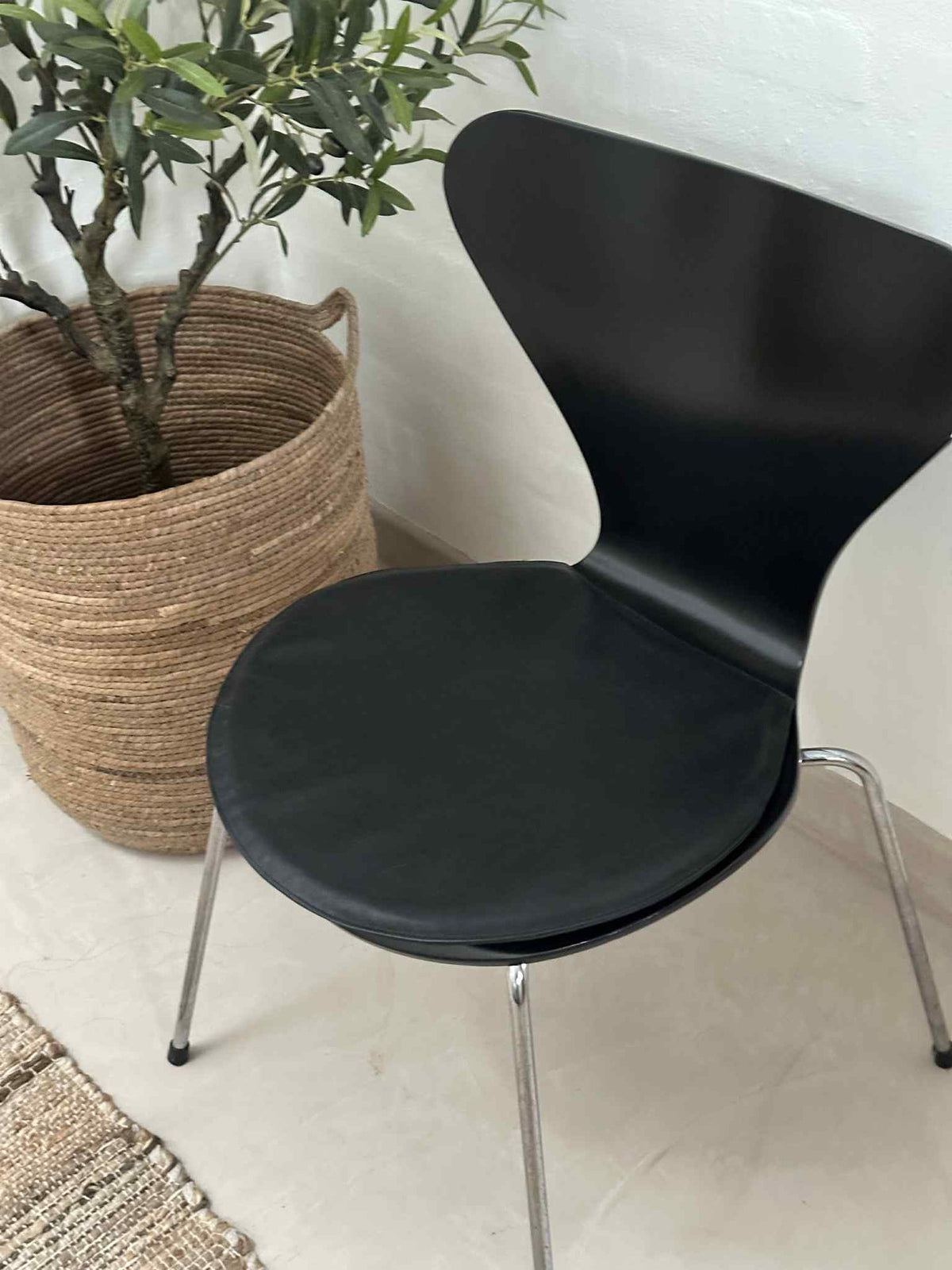 Le coussin en cuir noir - Modèle 7