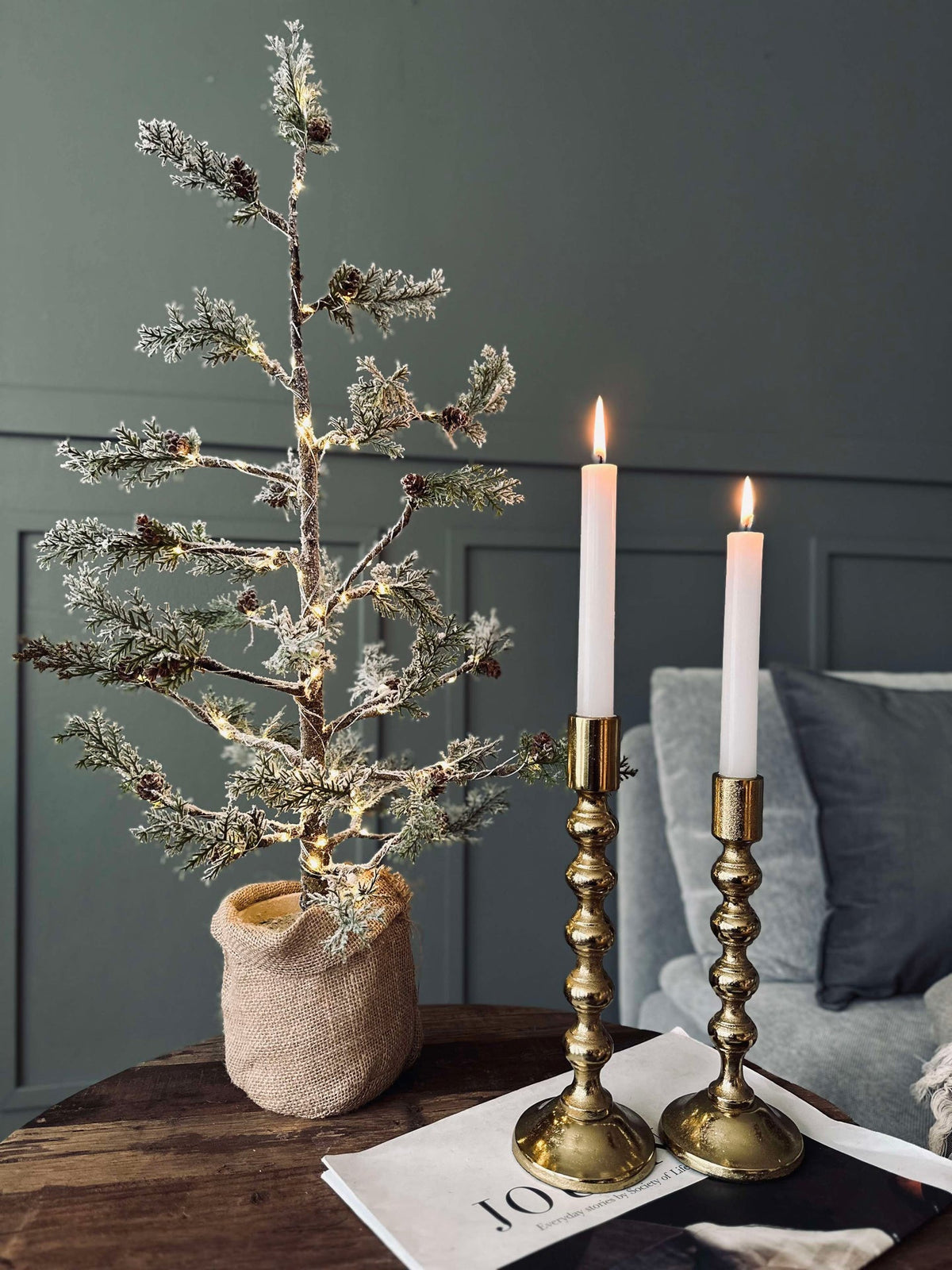Sapin de Noël avec cônes et guirlande lumineuse - 70 cm