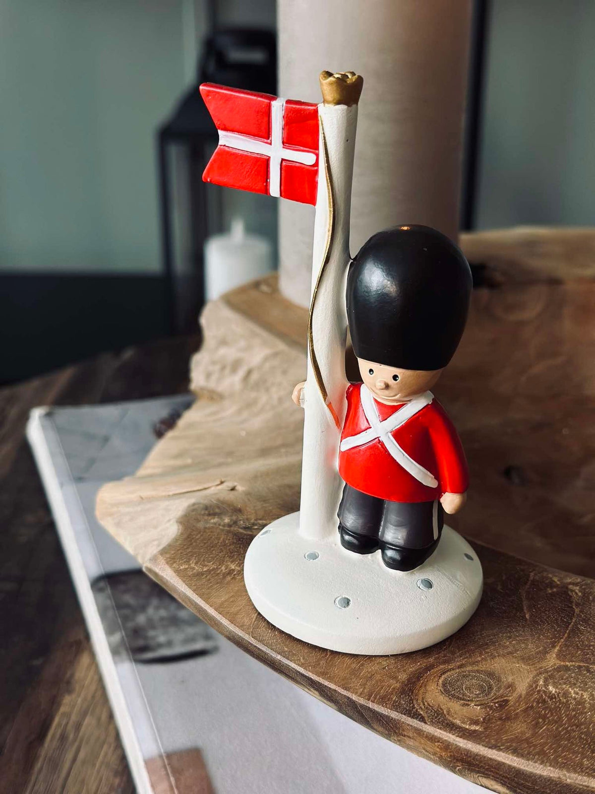 Garde avec drapeau