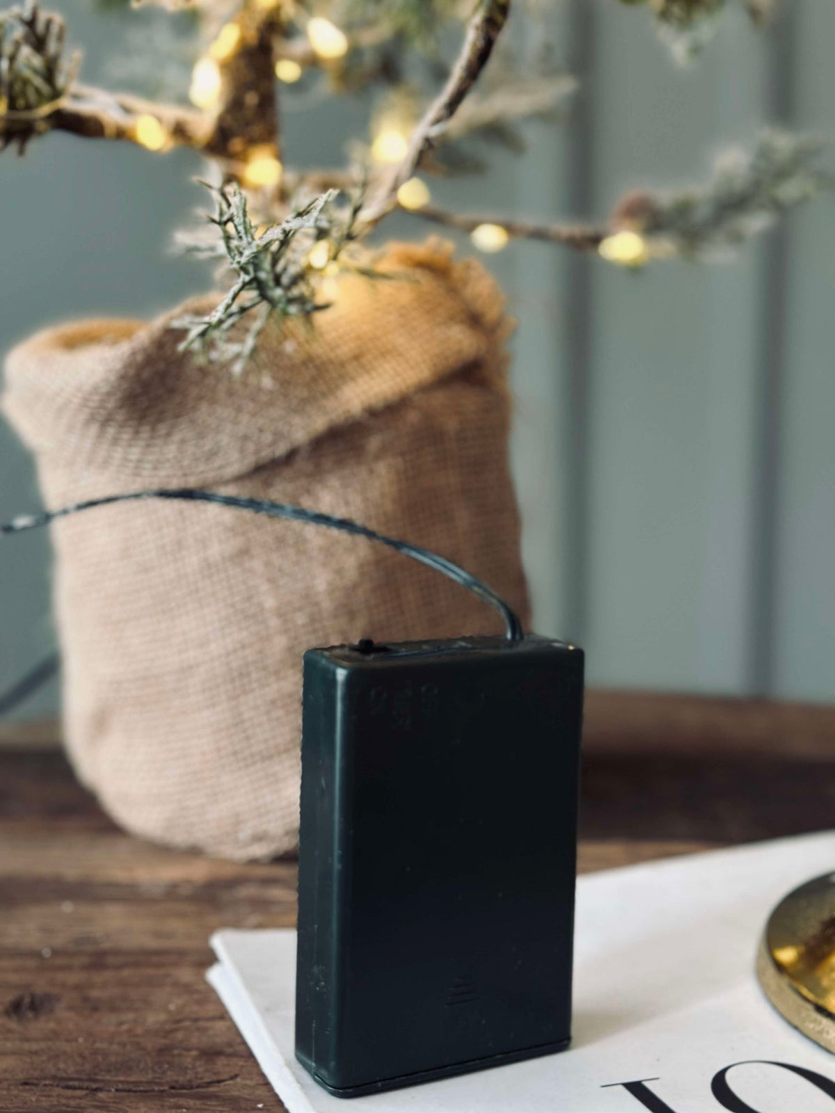 Sapin de Noël avec cônes et guirlande lumineuse - 70 cm