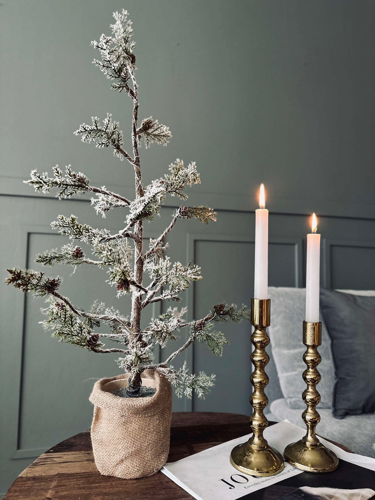 Sapin de Noël avec cônes et guirlande lumineuse - 70 cm