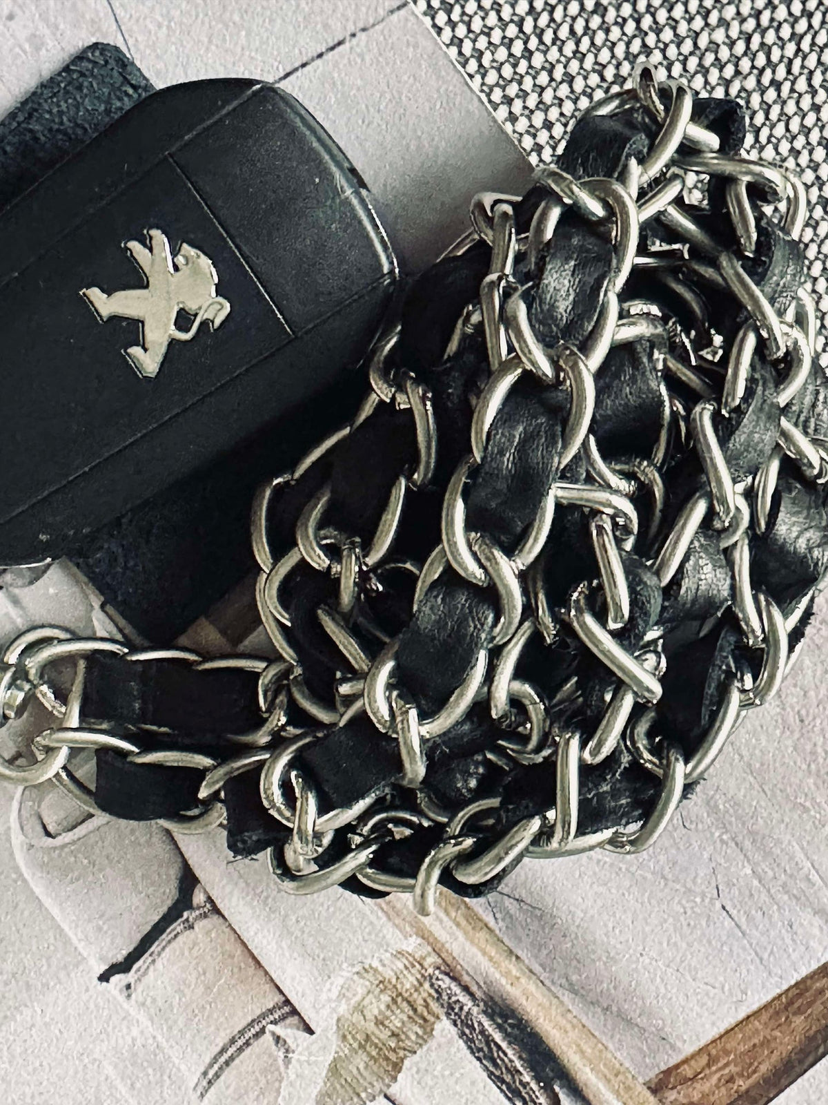 Chaîne pour téléphone / tour de cou pour clés – Cuir noir / argent