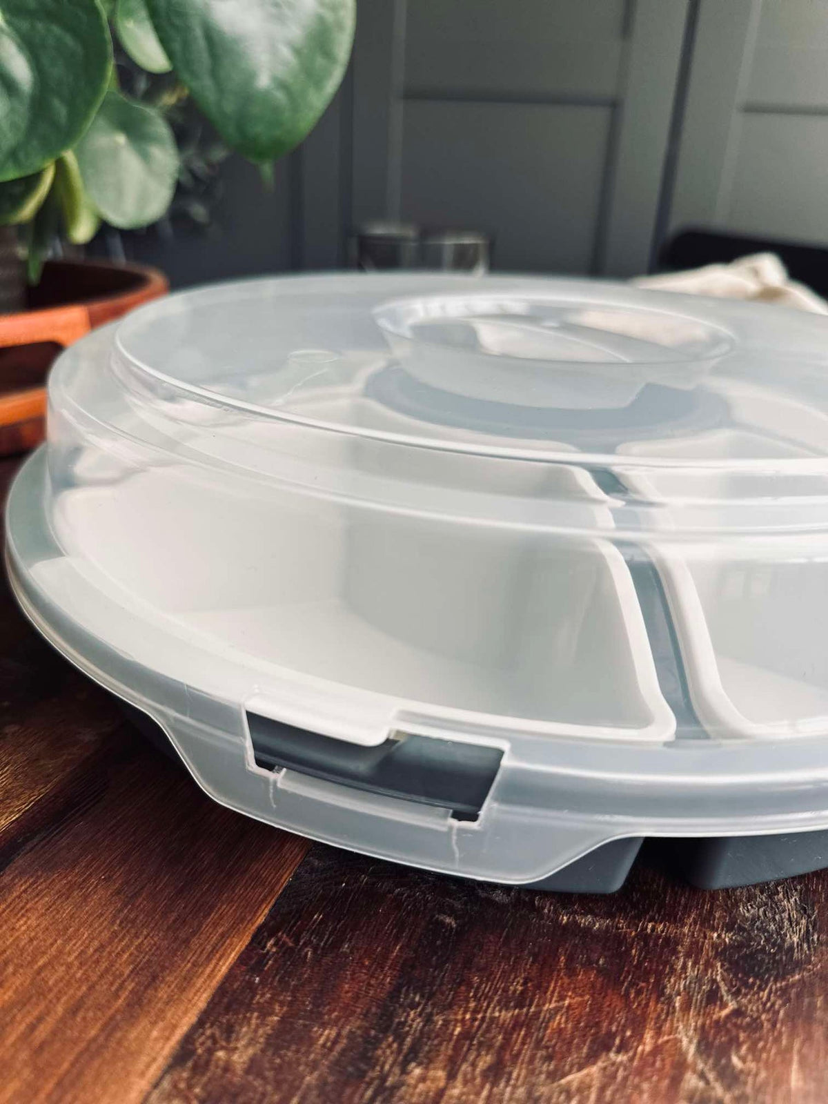 Plat compartimenté avec couvercle