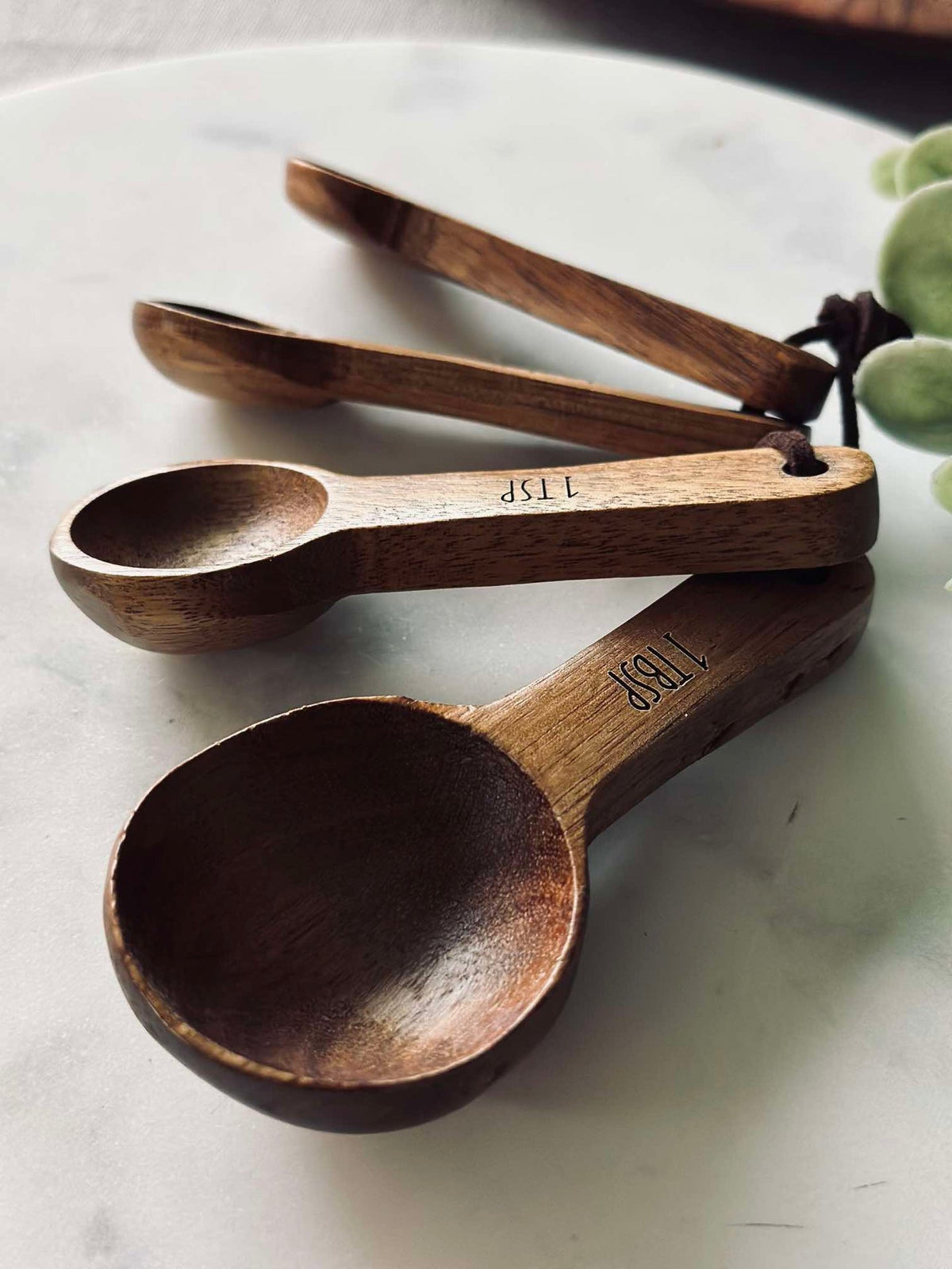 Cuillères doseuses Acacia - Lot de 4 pièces.