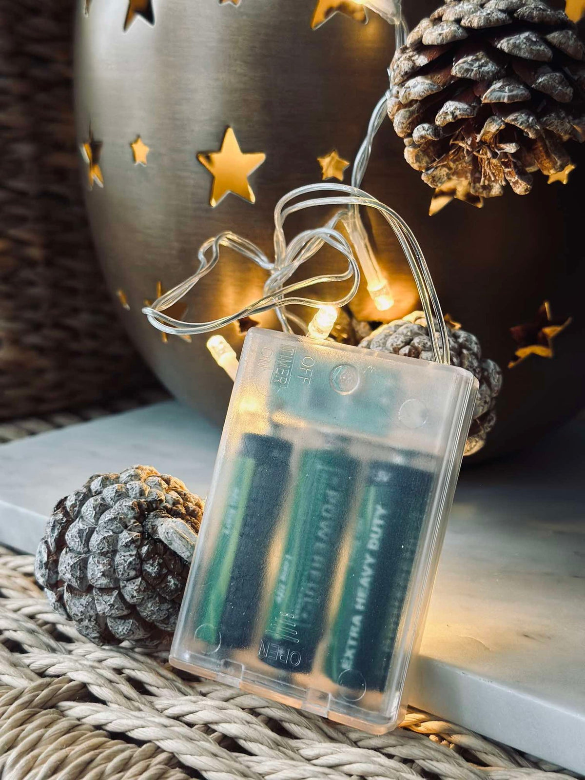 Guirlande lumineuse avec petites pommes de pin