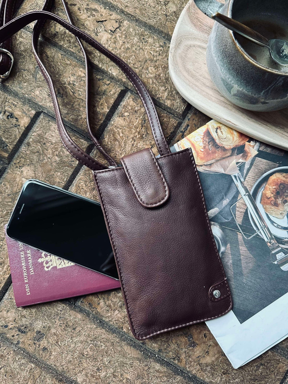 Sac téléphone Small Aura Dark Brown