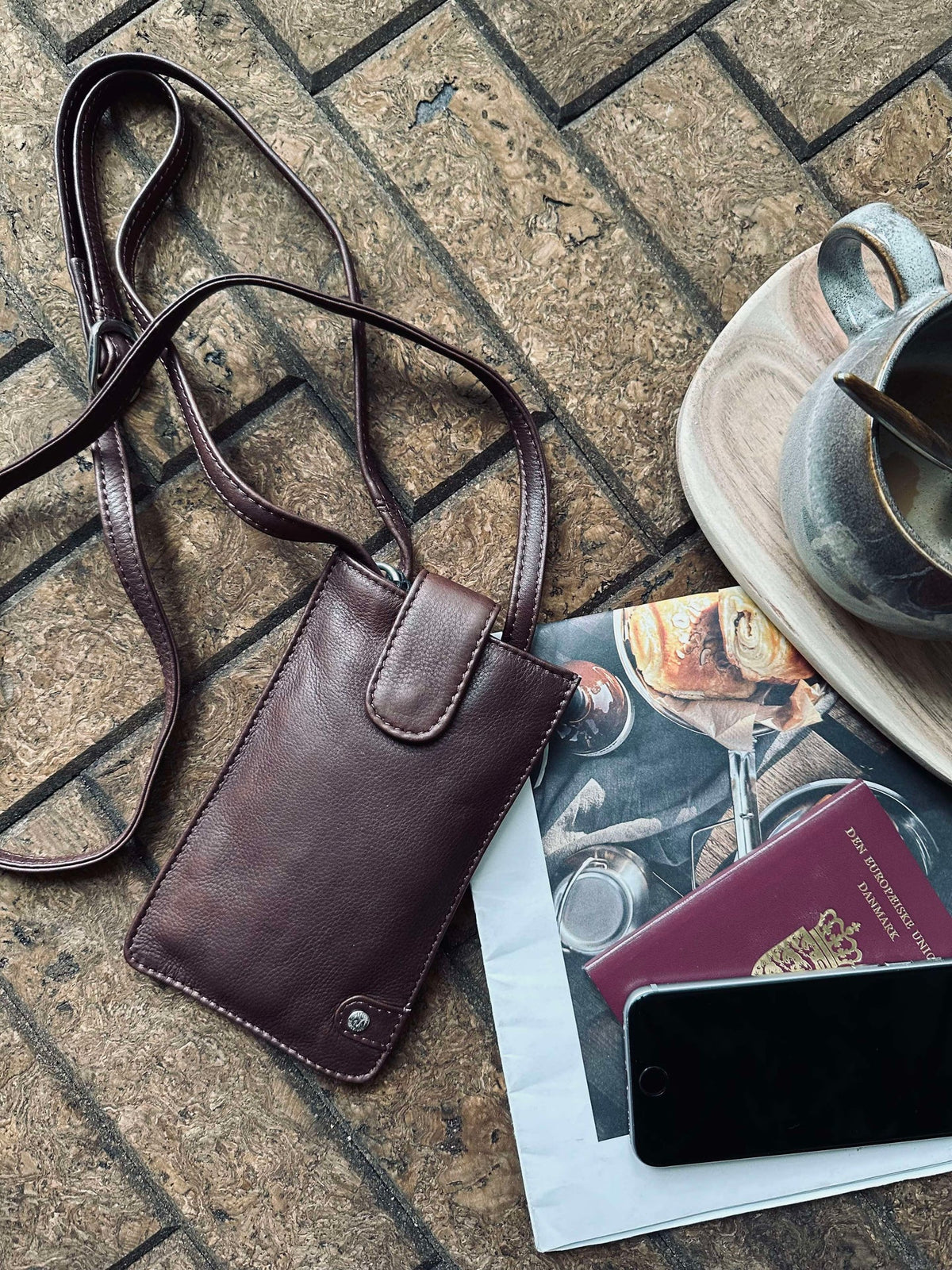 Sac téléphone Small Aura Dark Brown