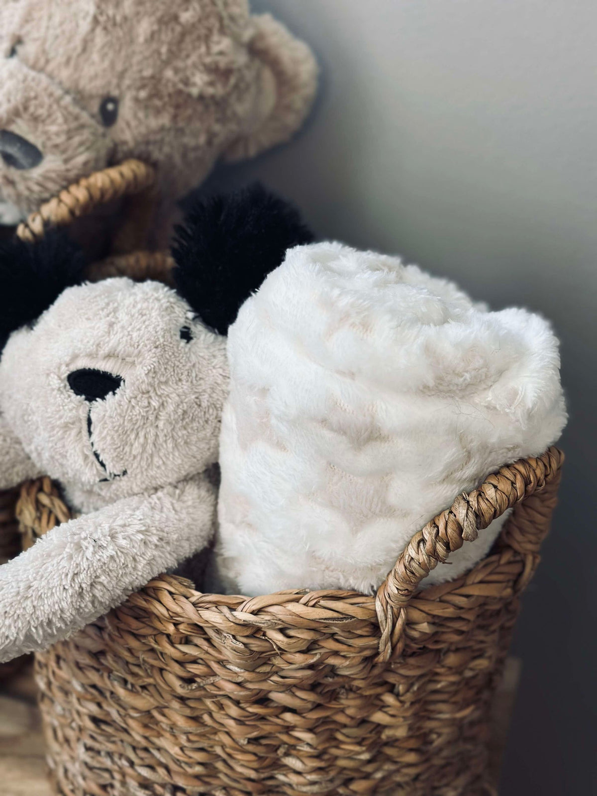 Couverture bébé avec chien en peluche