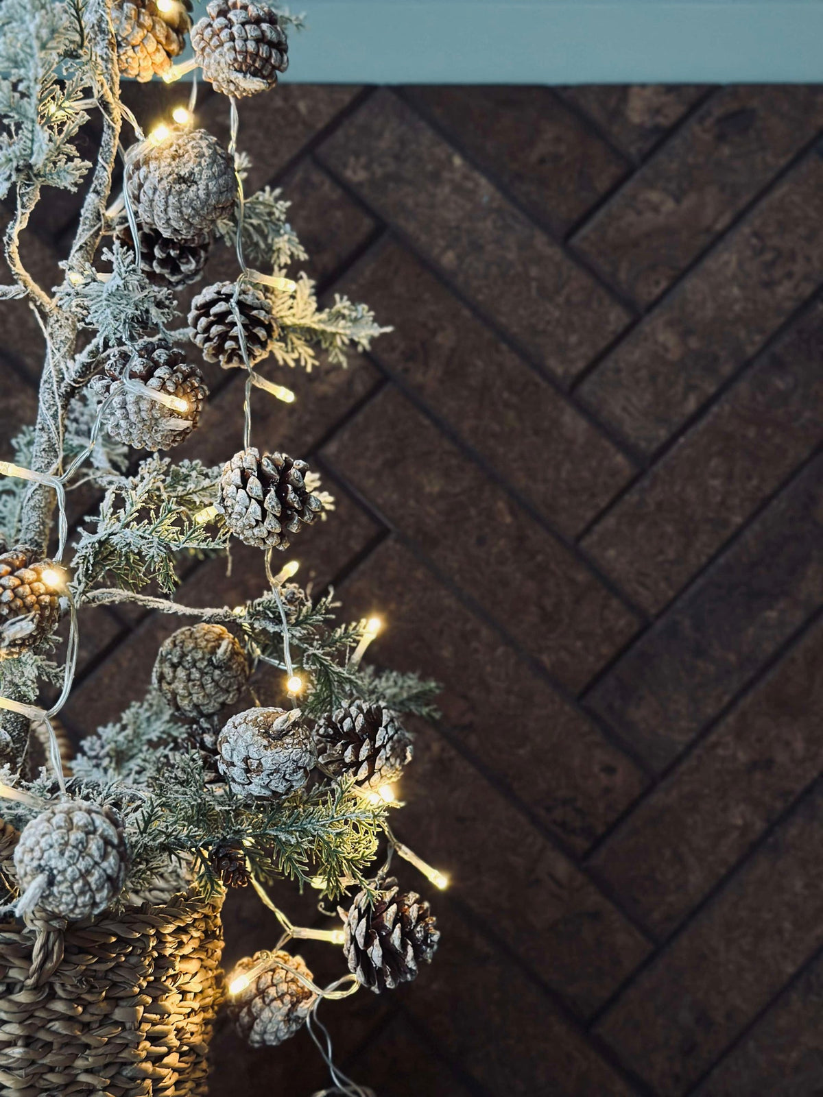 Guirlande lumineuse avec petites pommes de pin
