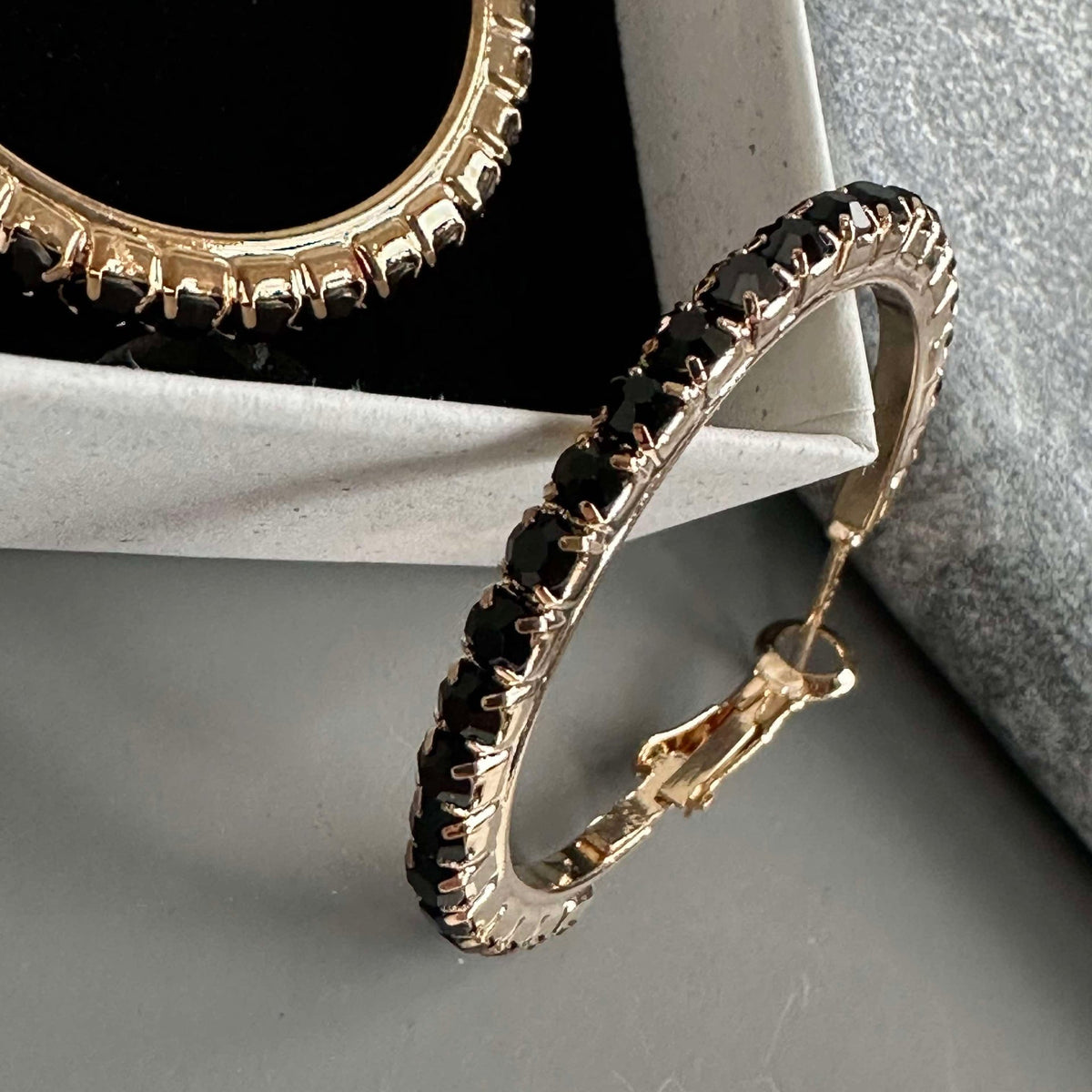 Boucles d'oreilles Smilla Hoops plaquées or 18K - Black