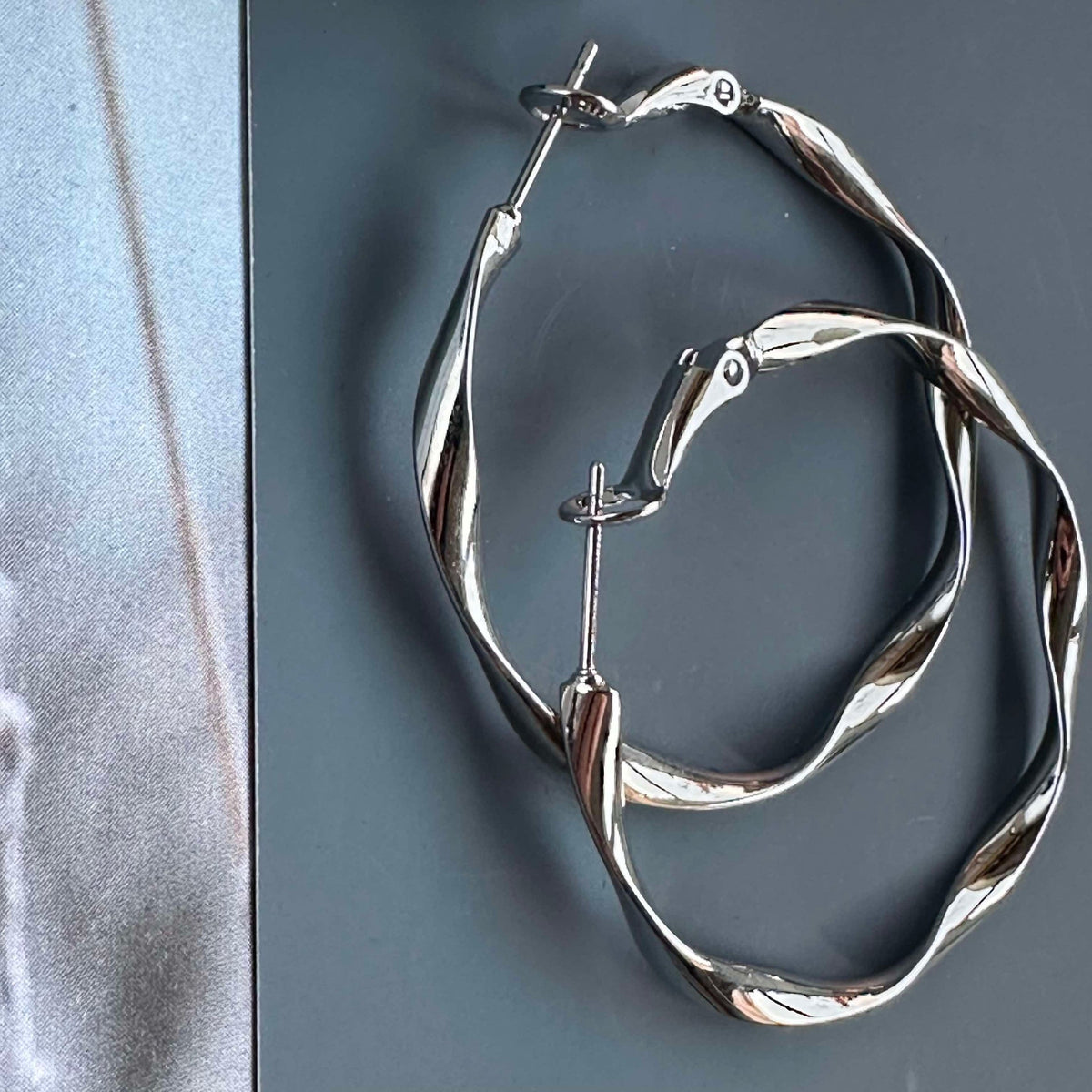 Boucles d’oreilles Hope torsadées plaquées argent