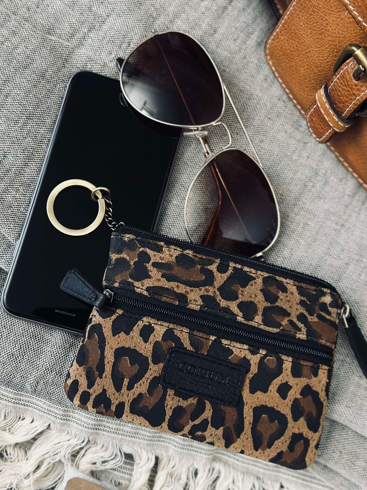 Portefeuille dark Leopard en daim