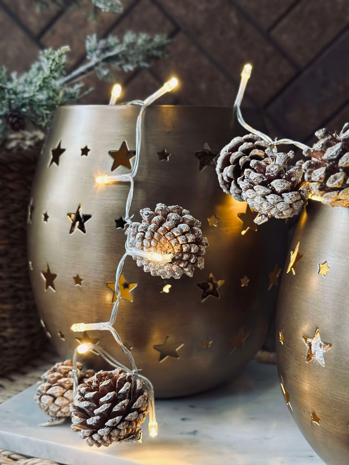 Guirlande lumineuse avec petites pommes de pin
