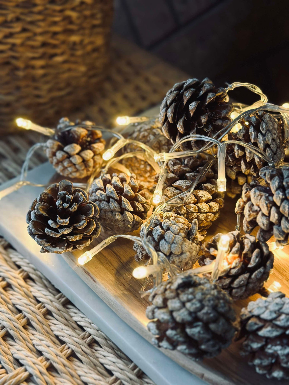 Guirlande lumineuse avec petites pommes de pin