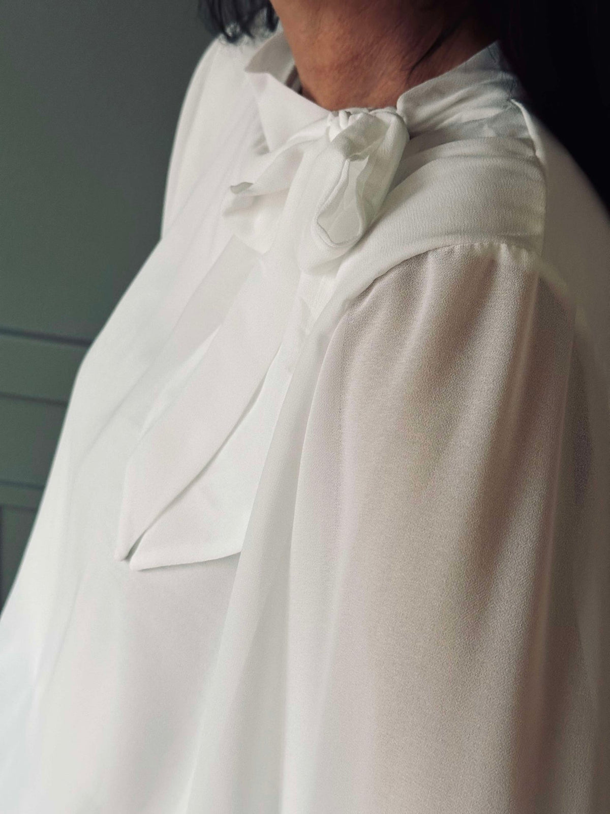 Blouse avec nœud - White