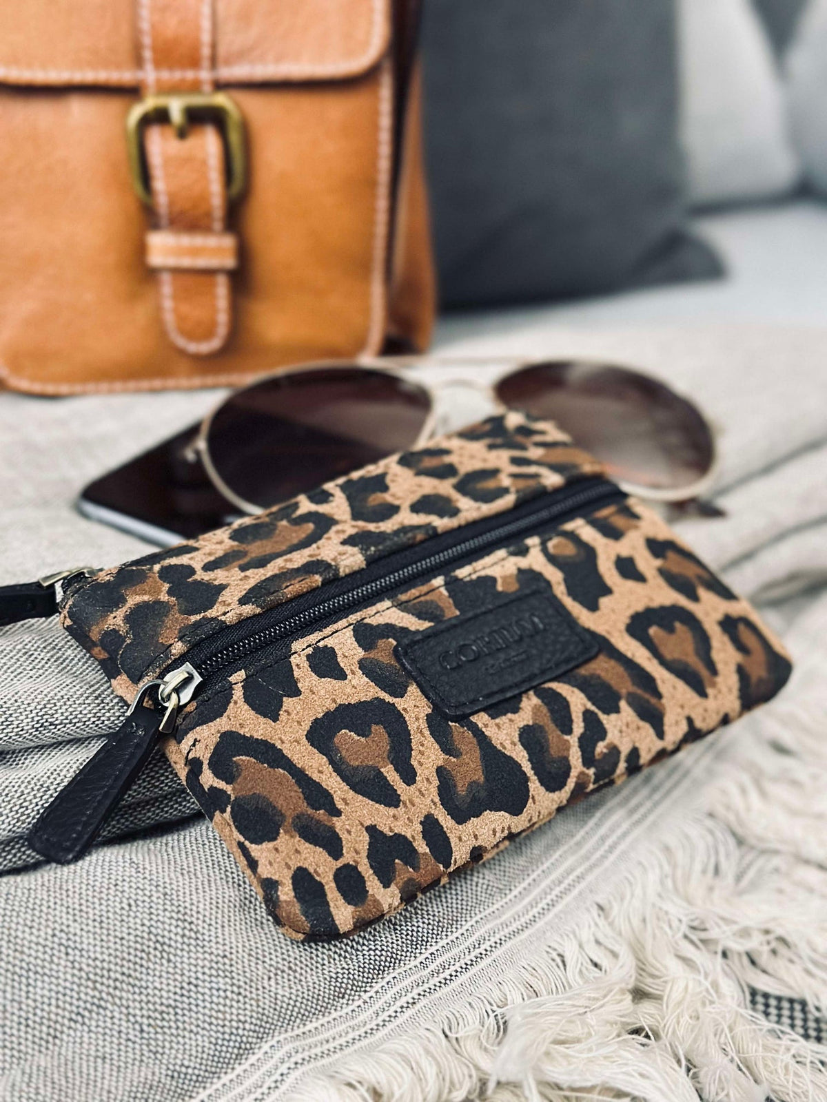 Portefeuille dark Leopard en daim