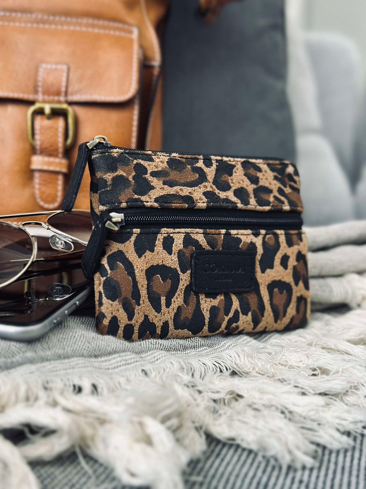 Portefeuille dark Leopard en daim