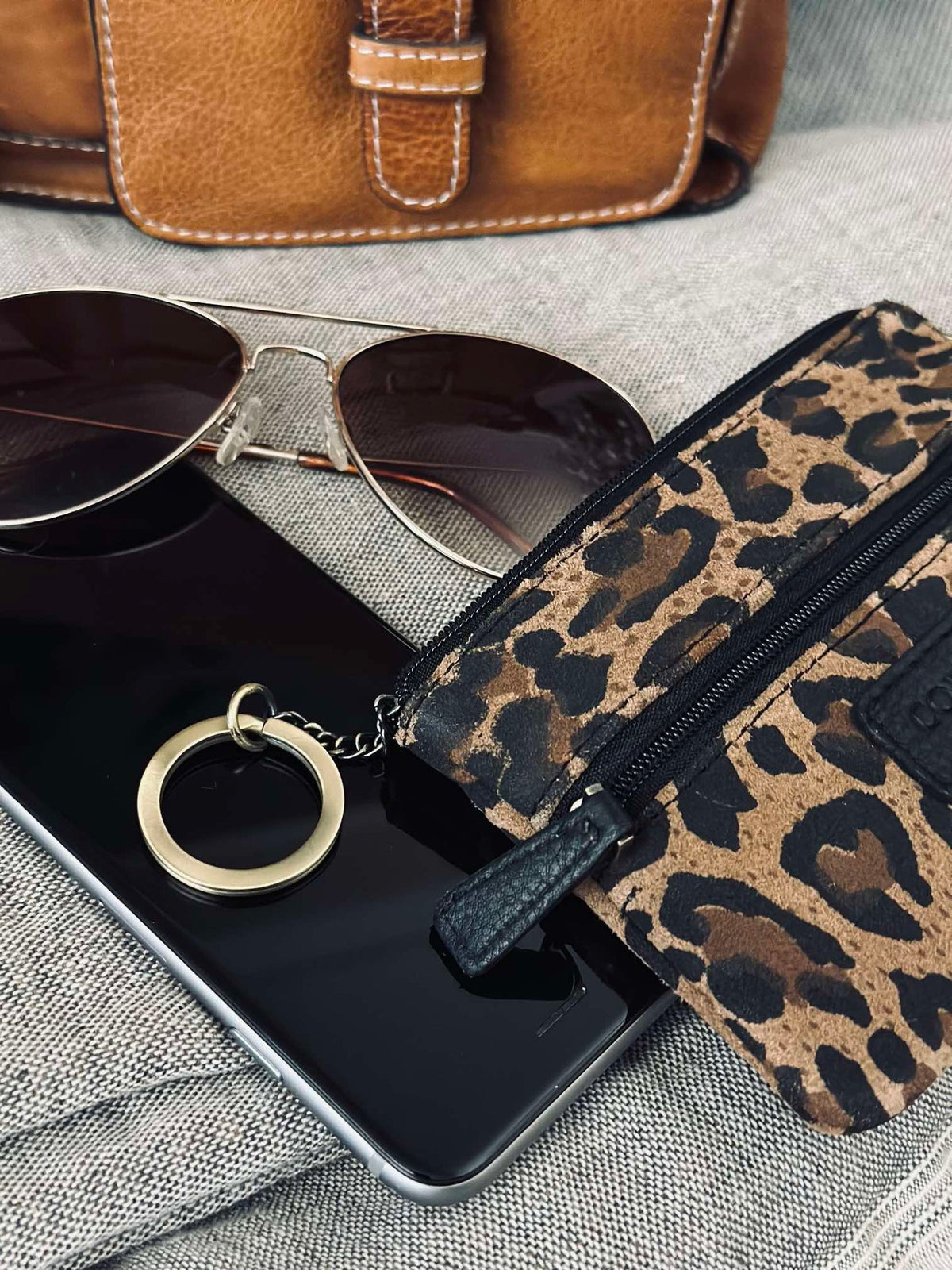 Portefeuille dark Leopard en daim