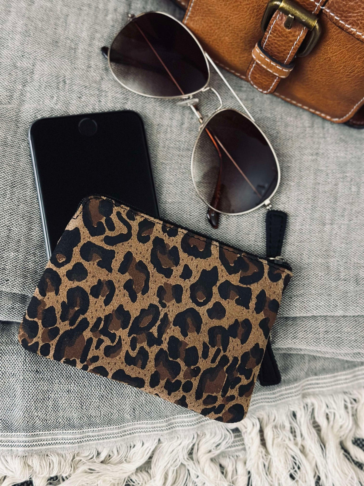 Portefeuille dark Leopard en daim
