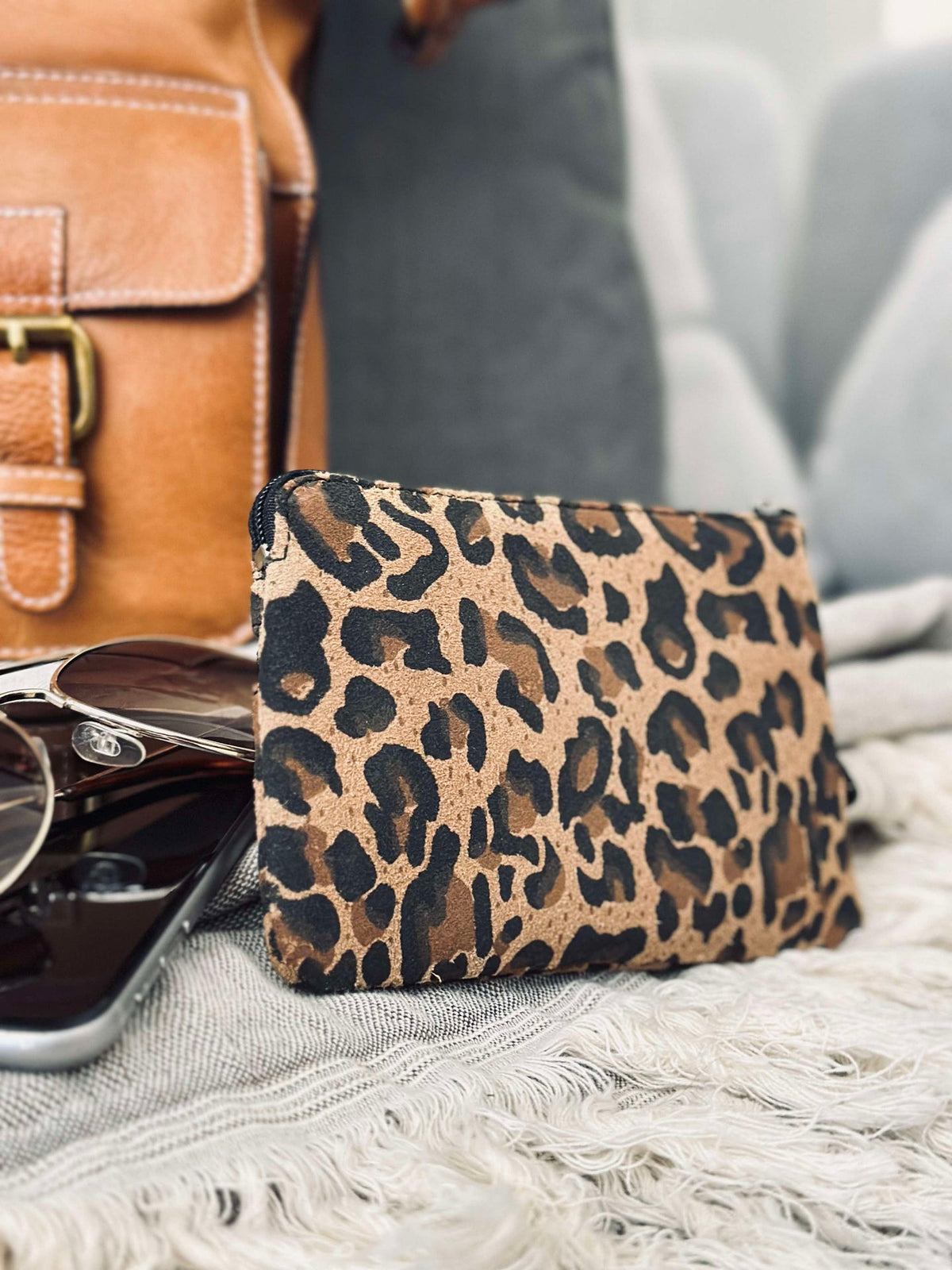 Portefeuille dark Leopard en daim