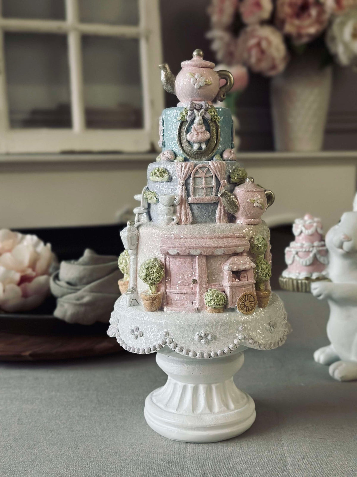 Gâteau avec tasse à thé - décoration de table
