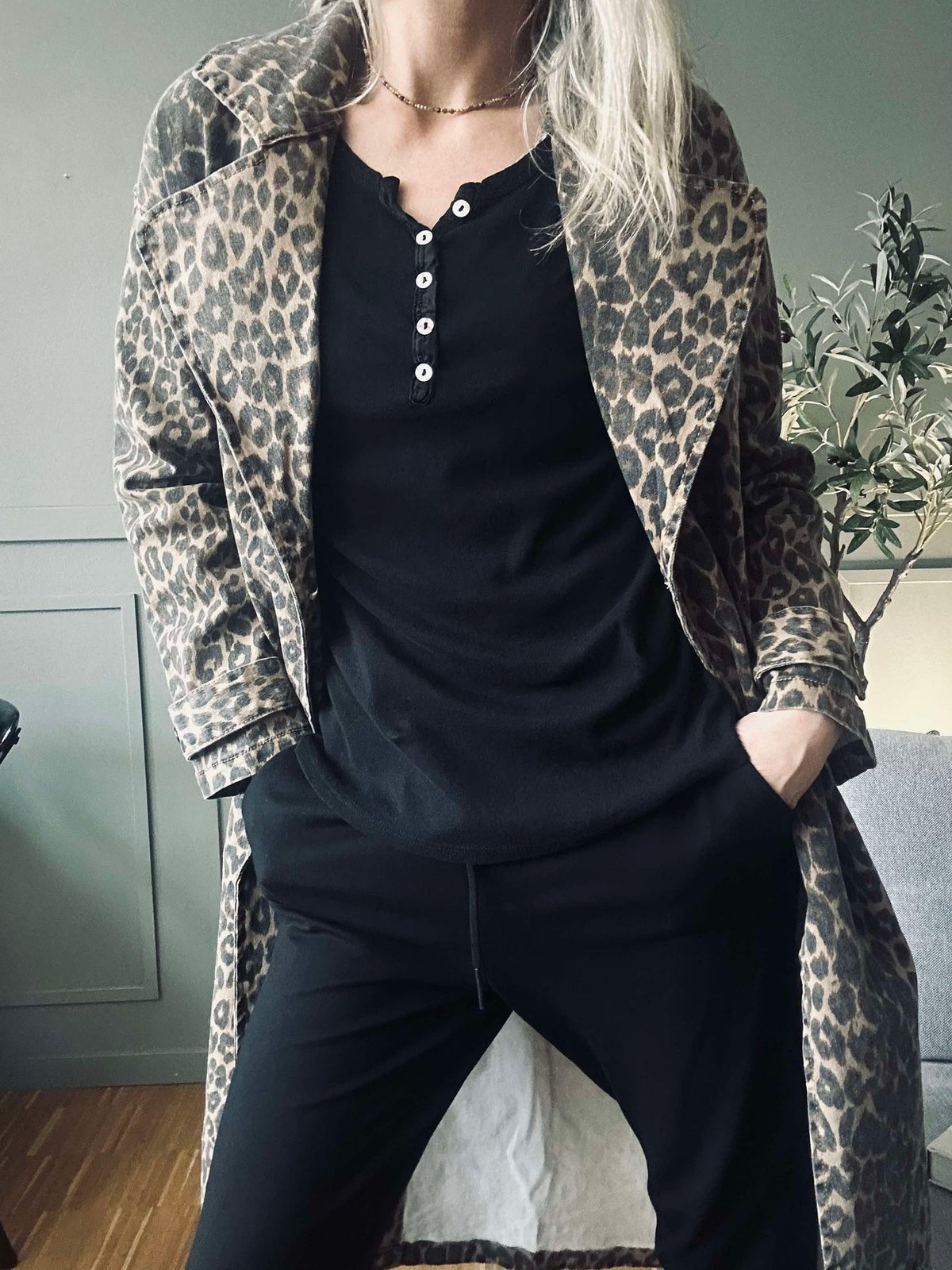 Blouse basique avec boutons – ´Black