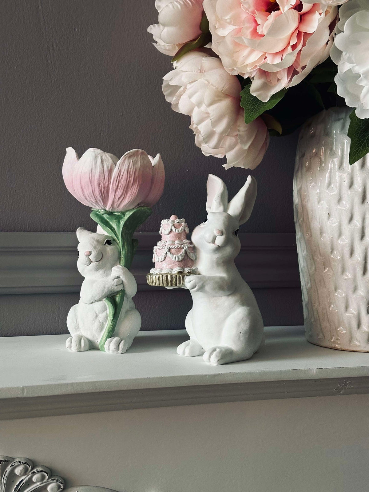 Lapin avec gâteau